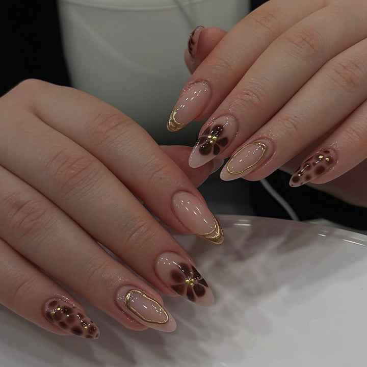 Artful nail art with floral accents Kalsten