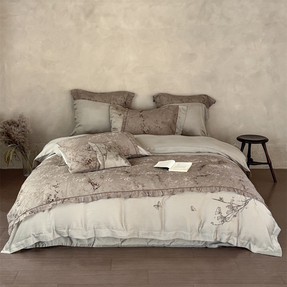 Bedding set with delicate butterfly print and reversible cover