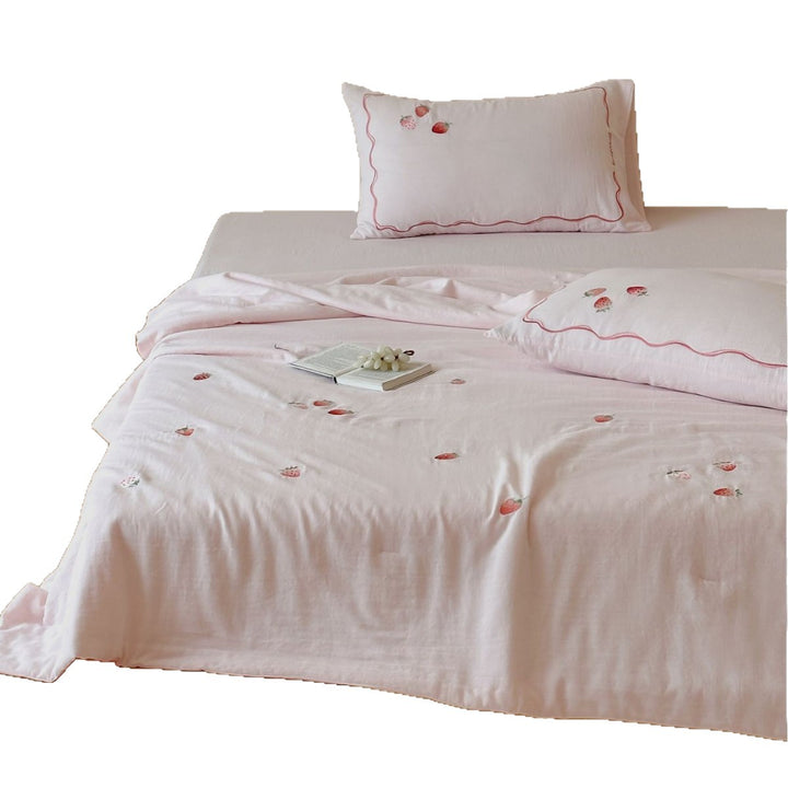 Light bedding set made of cotton percale with delicate floral embroidery