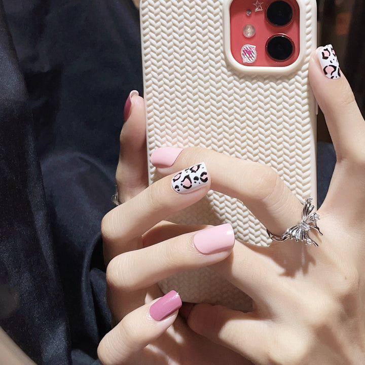 Stylish Press-On Nail Set with Leopard Design