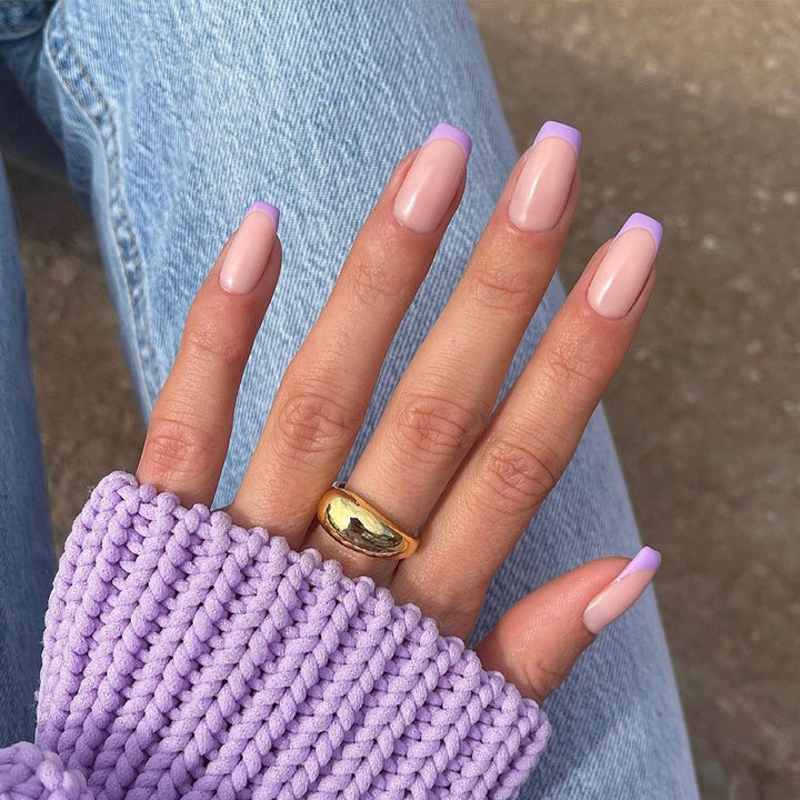 Artful nail extensions with an elegant leaf pattern Kalsten