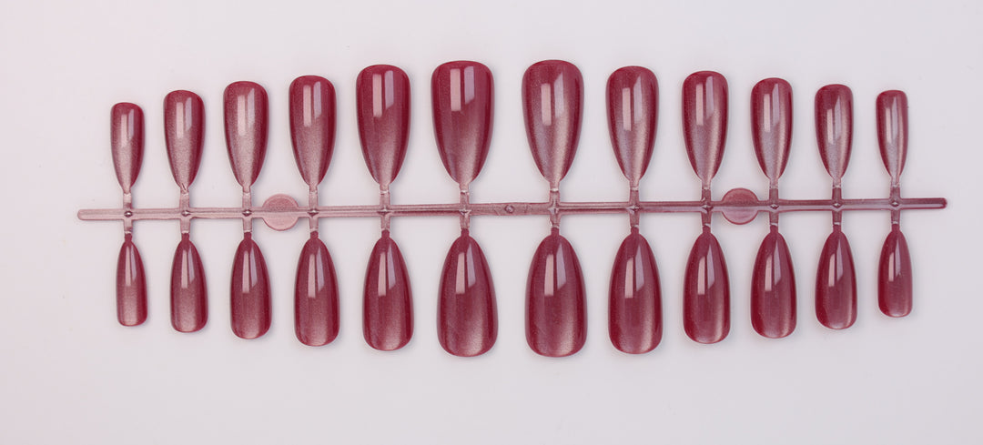 Artificial nail set with shimmering designs Kalsten