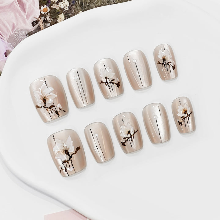 Artful and elegant nail tips Kalsten