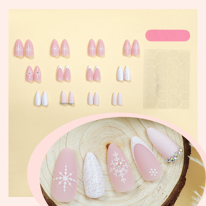 Nail set with wintry snowflake design Kalsten