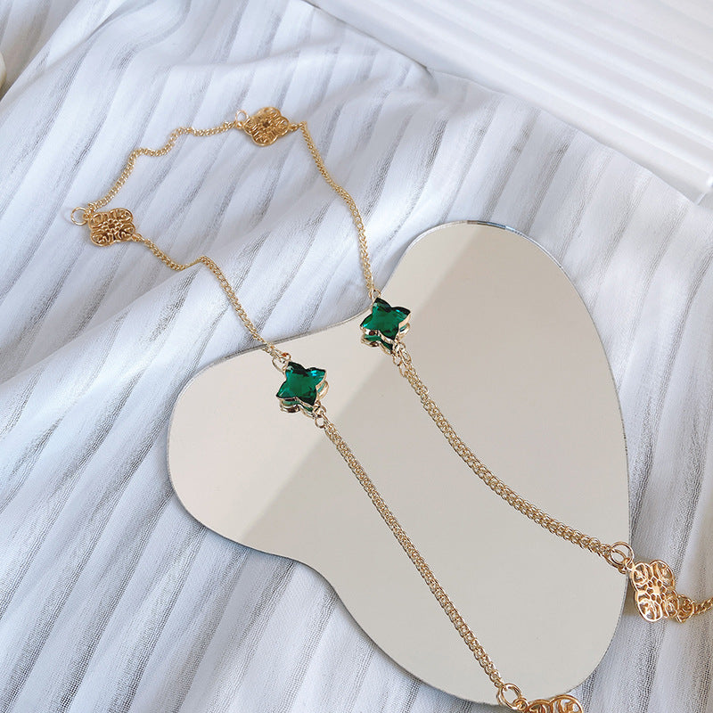 Elegant Necklace with Sparkling Green Stones Kalsten