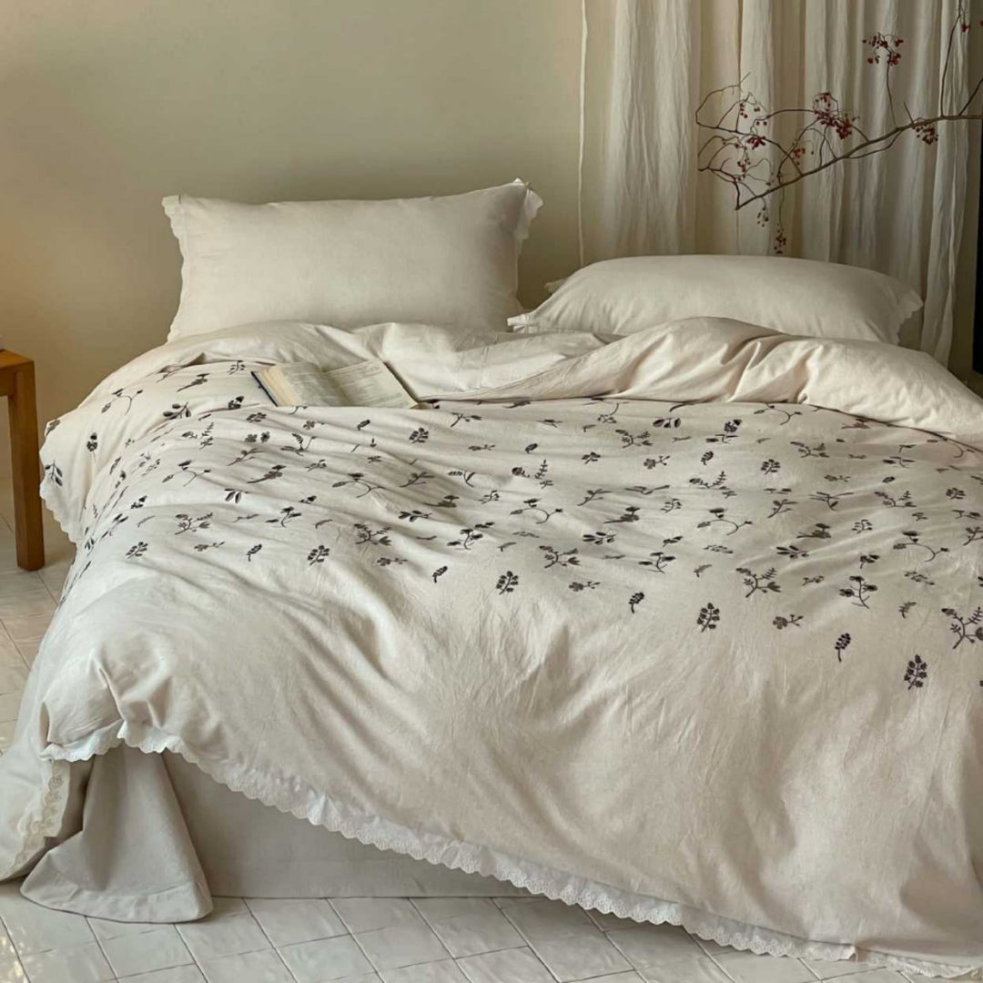 Cotton-linen bedding set with lace edge and subtle floral print
