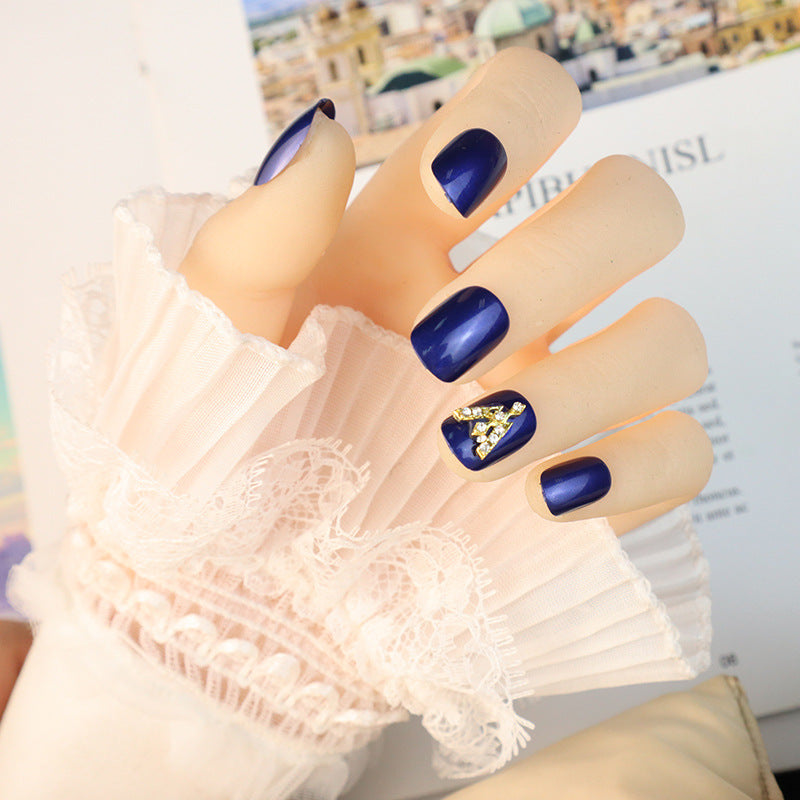 Premium Decorative Press-On Nail Set Kalsten