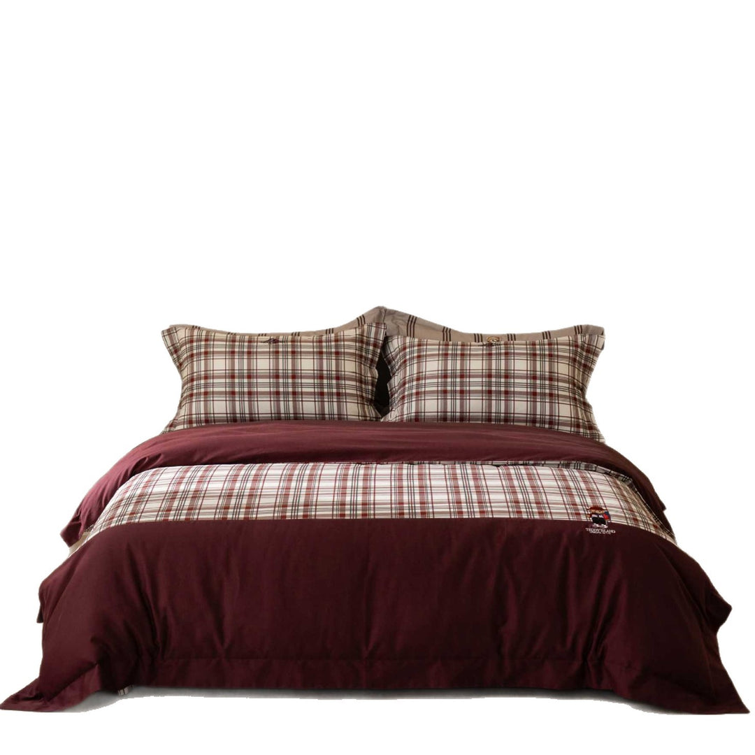 Checkered bedding set with reversible design and pillowcases