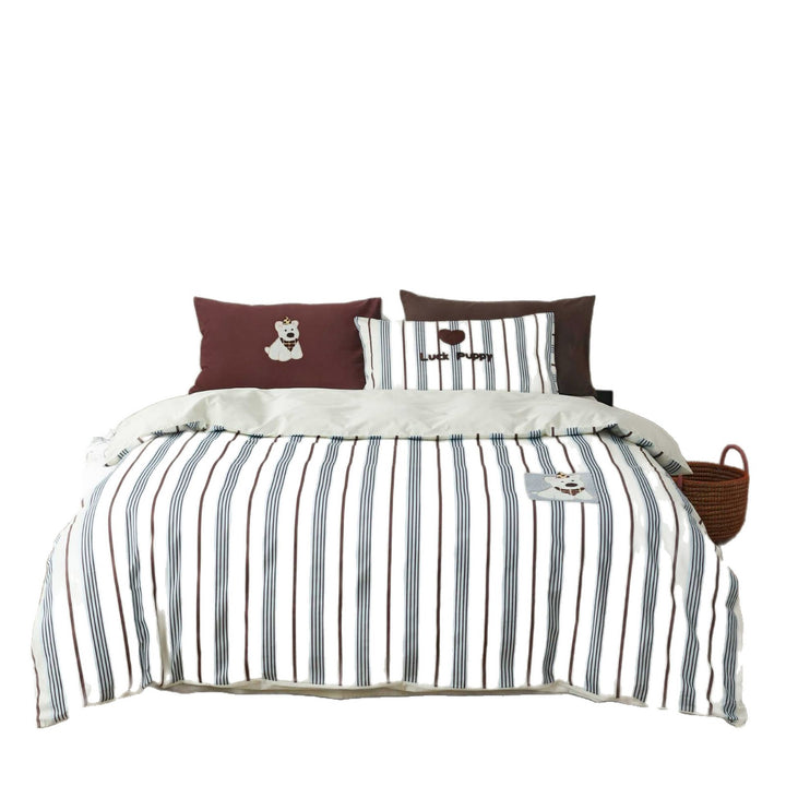 Bedding set made of cotton satin with embroidered cherry motifs