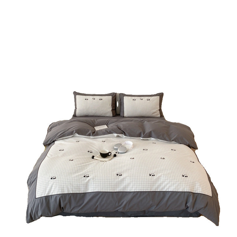 Children's bedding set made of breathable cotton blend with checked pattern and embroidered bear