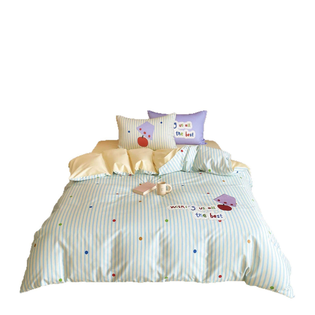 Children's bedding set made of cotton percale with striped design, appliquéd lettering, and playful dot appliqués
