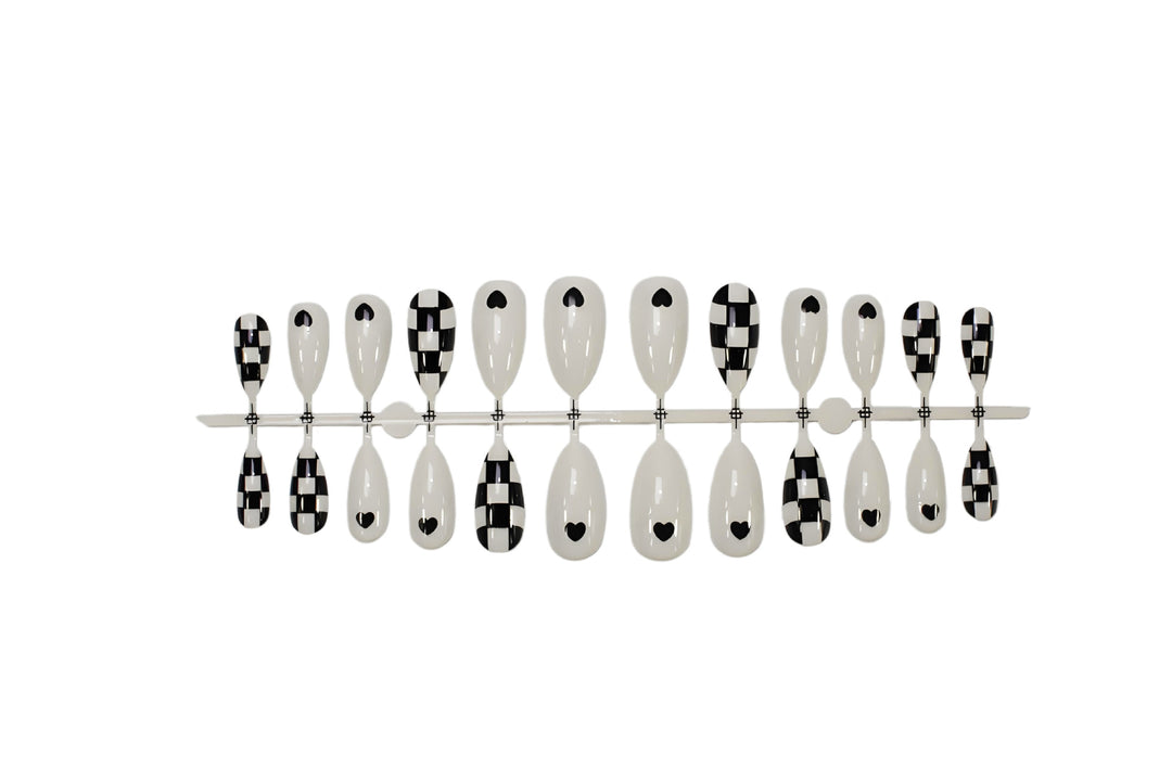 Artificial nail set with graphic heart and check pattern Kalsten