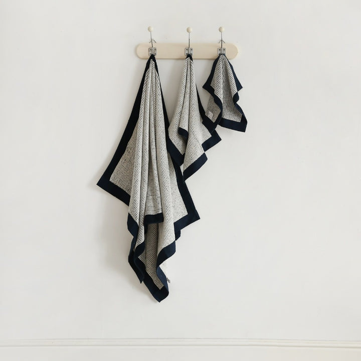Jacquard guest towel made of cotton terry with playful bird and heart pattern