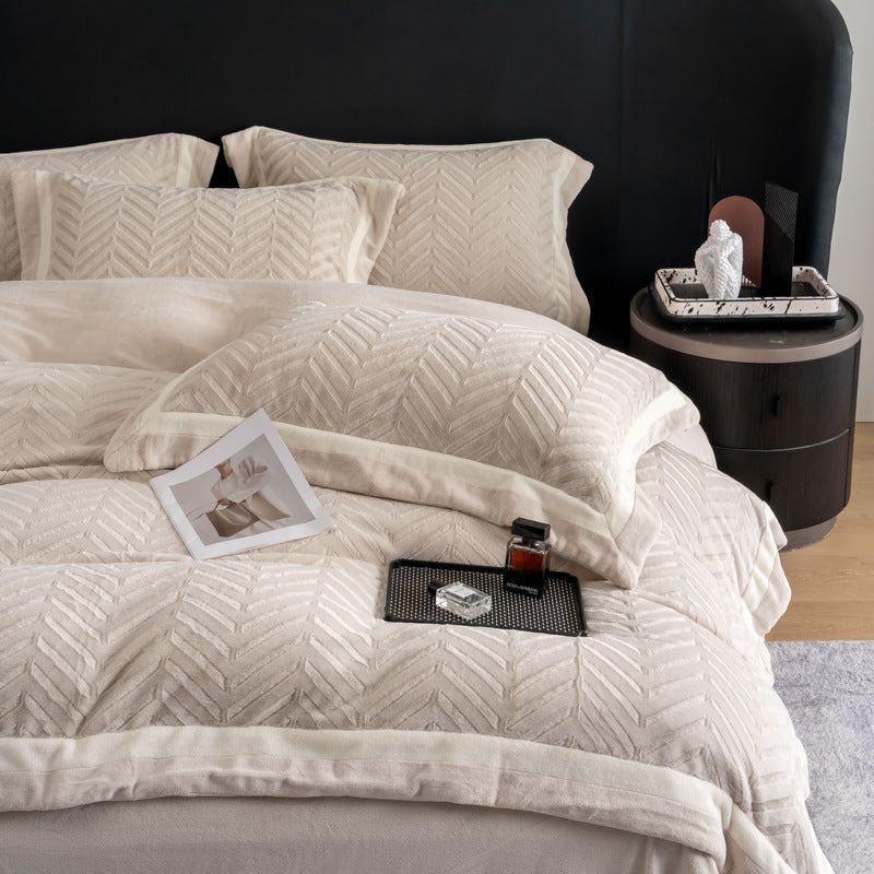 Padded velvet-look bedding set with chevron relief and piping edge