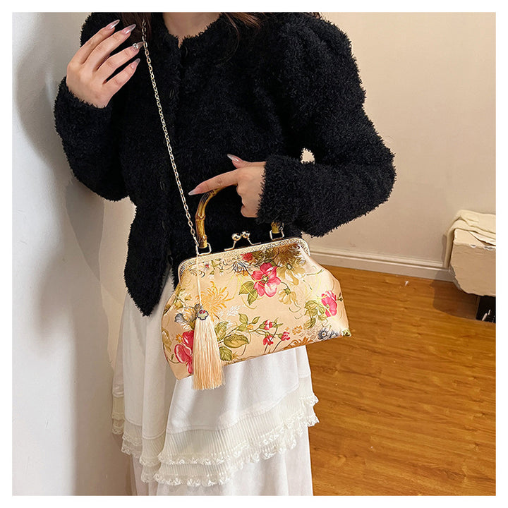 Vintage-Inspired Floral Handbag