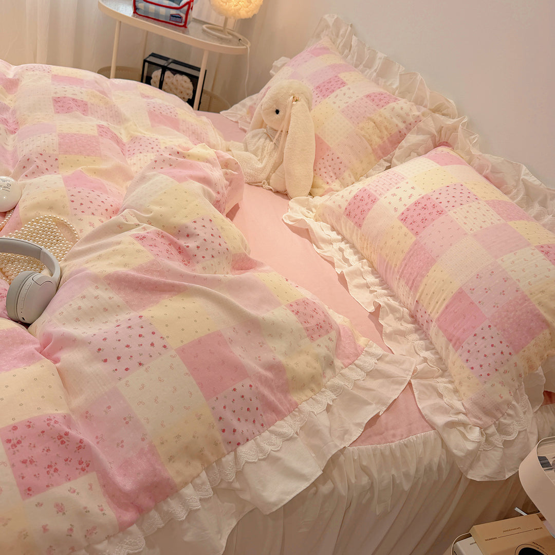 Luxurious cotton bedding set with ruffle and delicate floral print