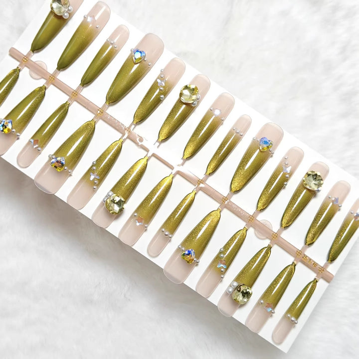Artificial nail set with glamorous jewelry embellishments Kalsten