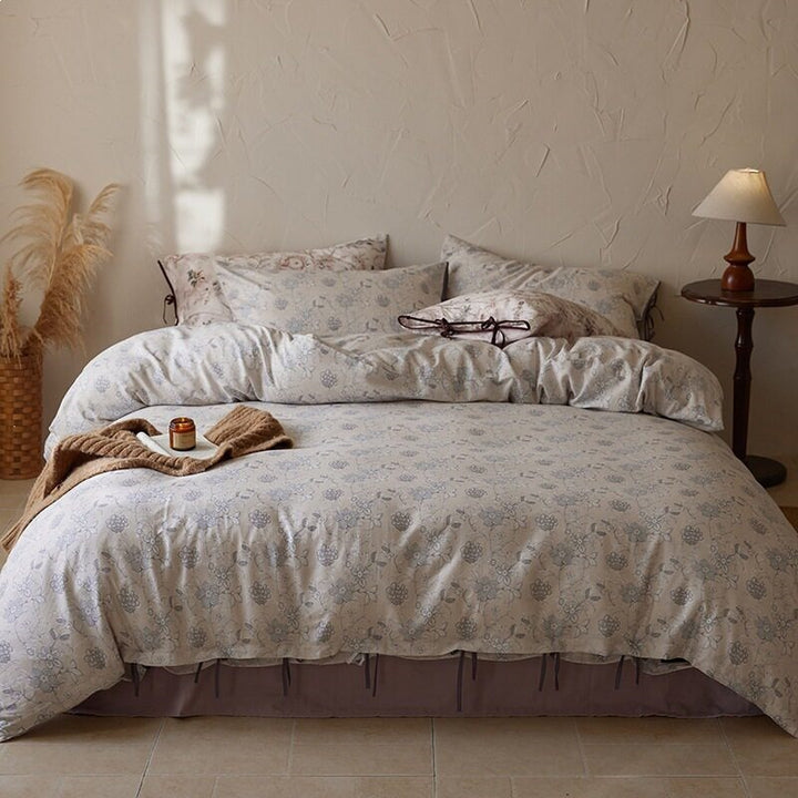 Luxury cotton satin bedding set with floral pattern and hotel closure