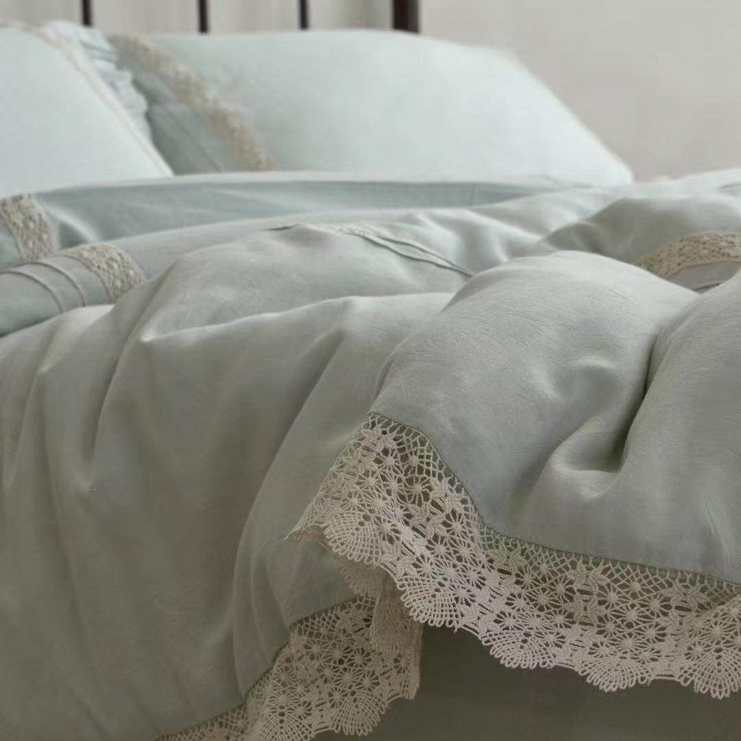 Bedding set in linen look with delicate crochet lace