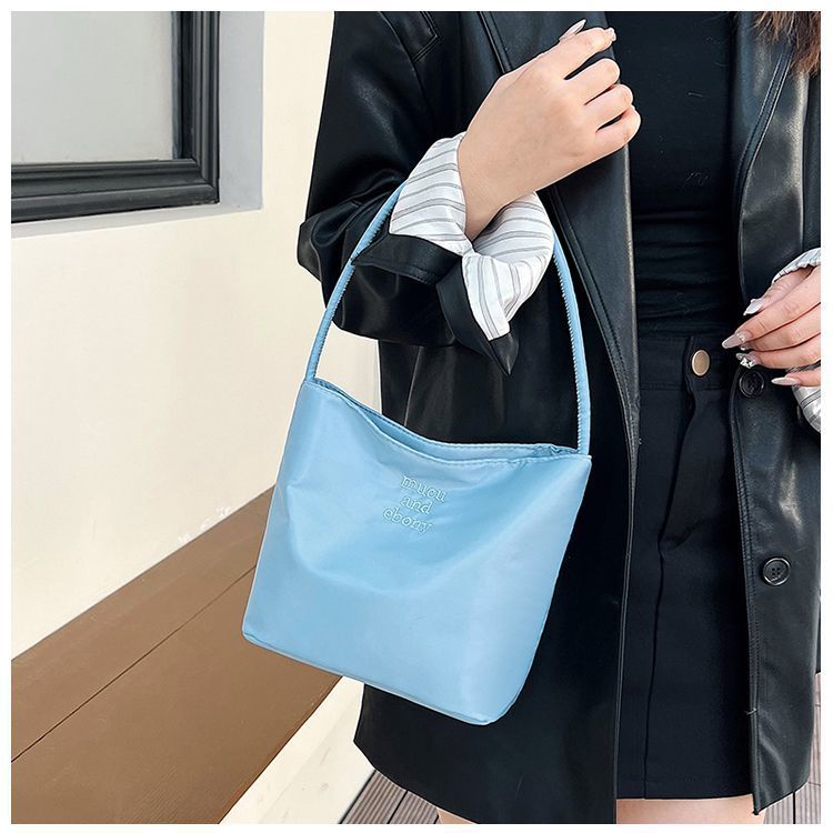 WoMinimalist Chic