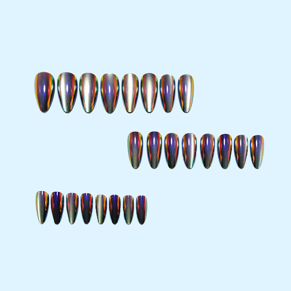 High-gloss artificial nails in modern metallic look Kalsten
