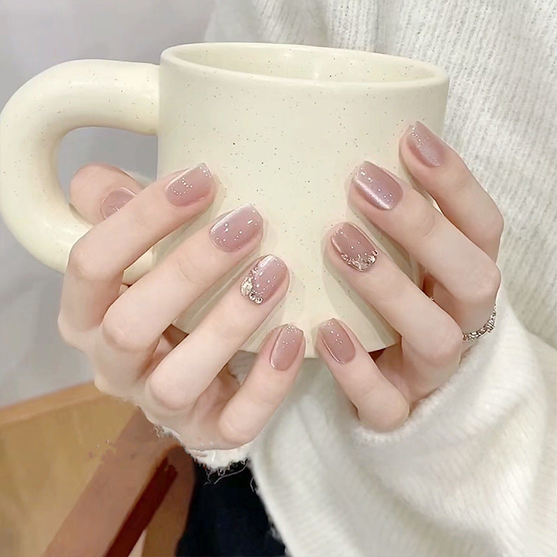 Glittering artificial nail tips with elegant details Kalsten