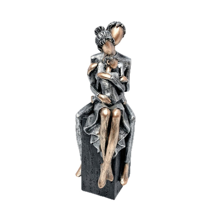 Elegant sculpture of a romantic couple Kalsten