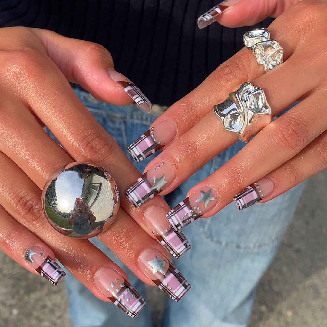 Artificial nails in modern check pattern with glitter and star details Kalsten