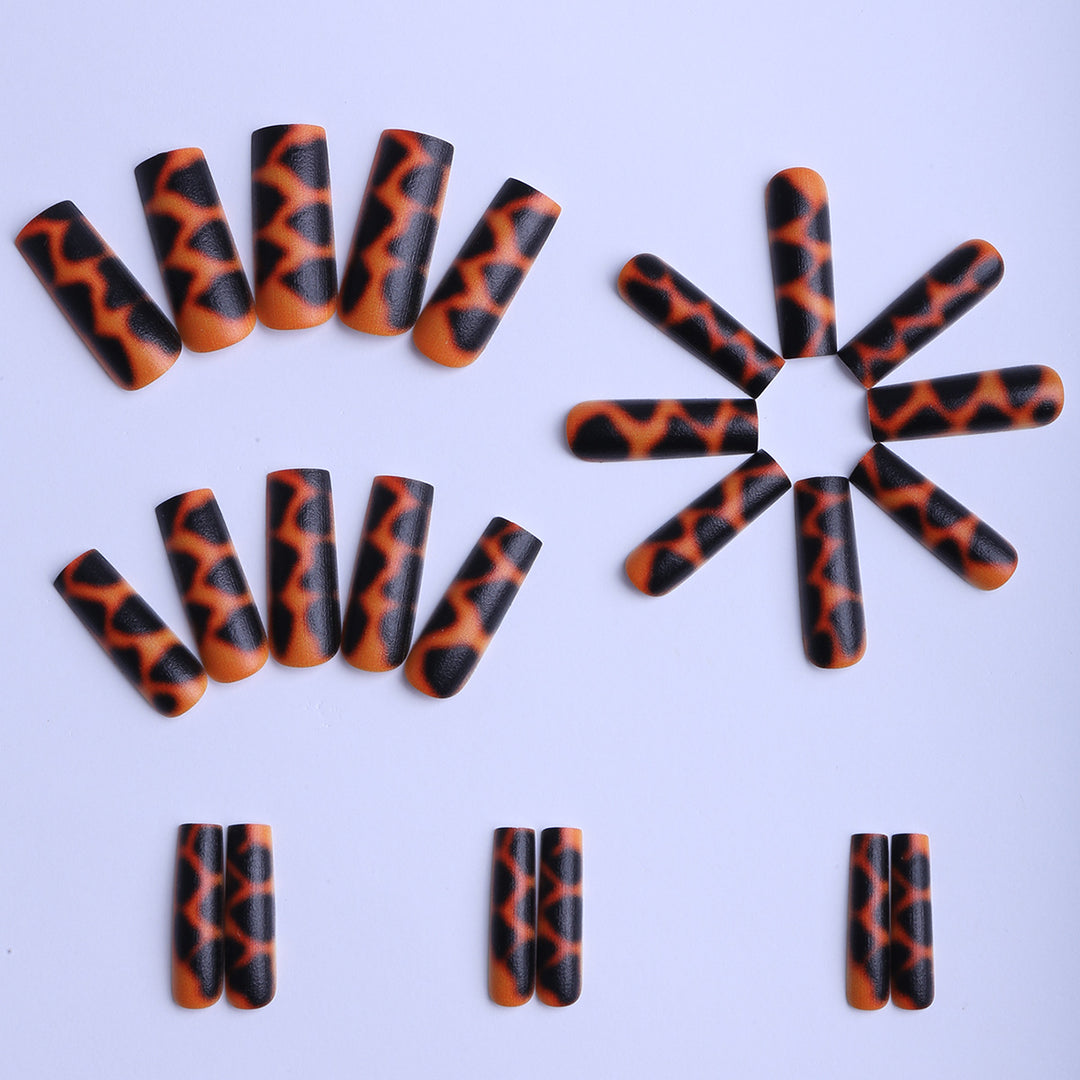 Artificial nails in creative leopard design Kalsten