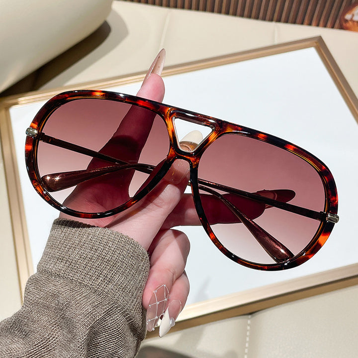 Ladies' sunglasses in an extravagant design with striking lenses Kalsten