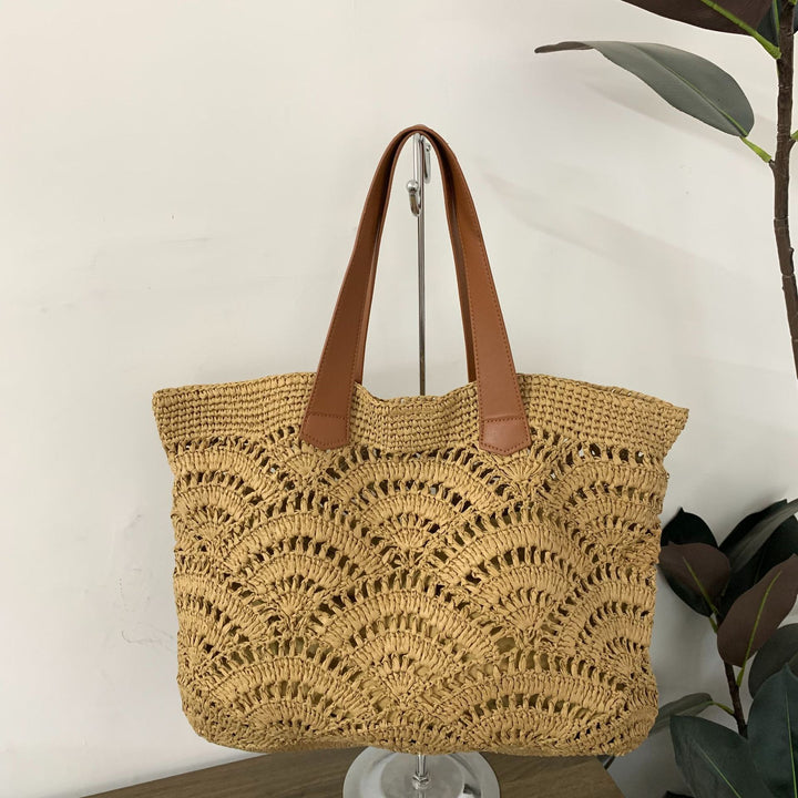 Handbag made of high-quality woven natural material with elegant leather handles Kalsten