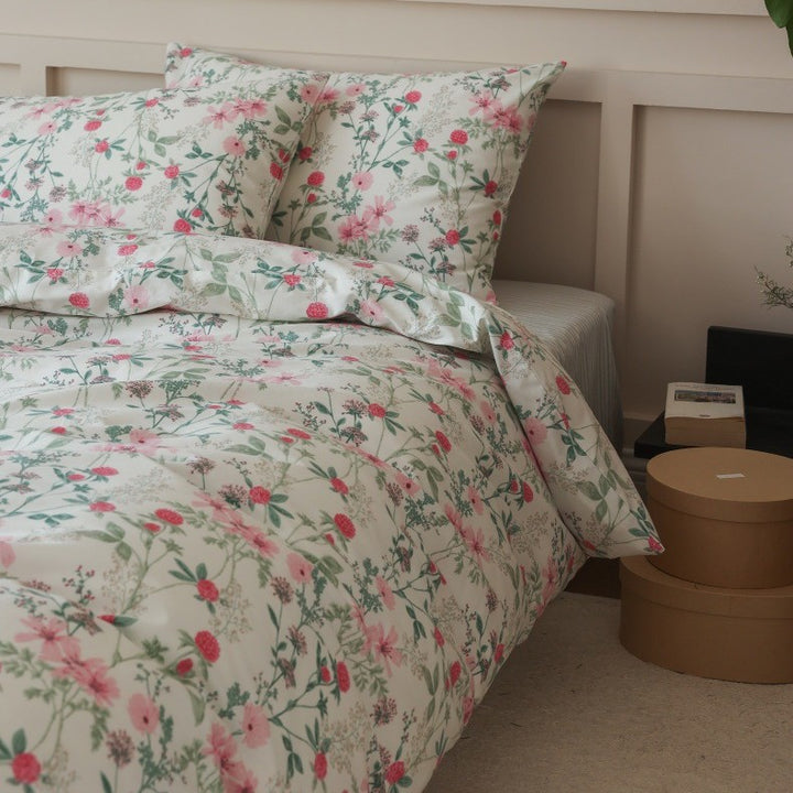 Cotton percale bedding set with botanical sketch print and concealed hotel closure