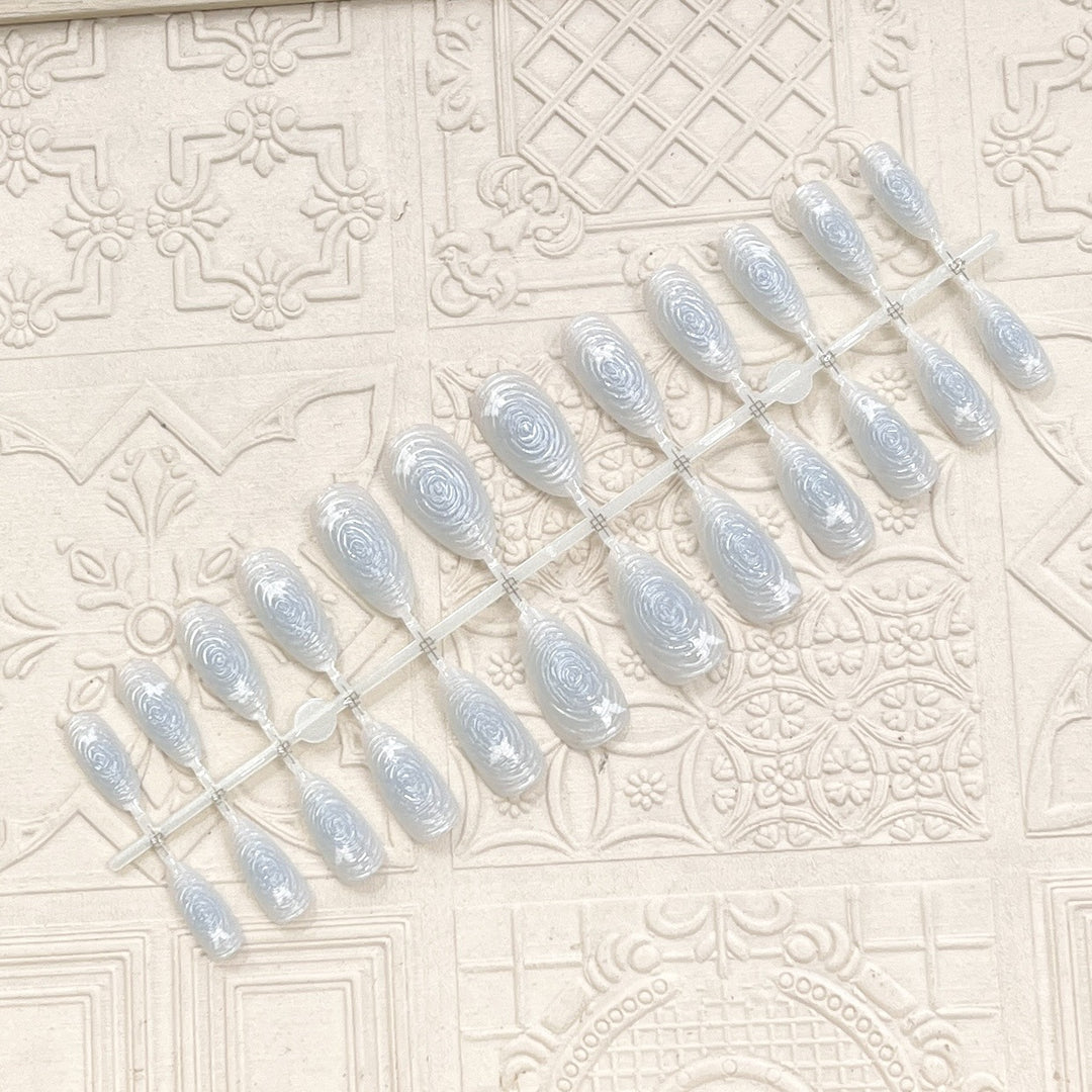 Artistic Floral-Accent Press-On Nail Set Kalsten