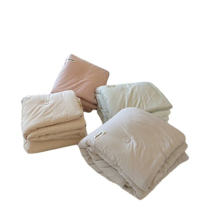 Light quilted all-season quilt made of cotton blend fabric with a fine checked pattern