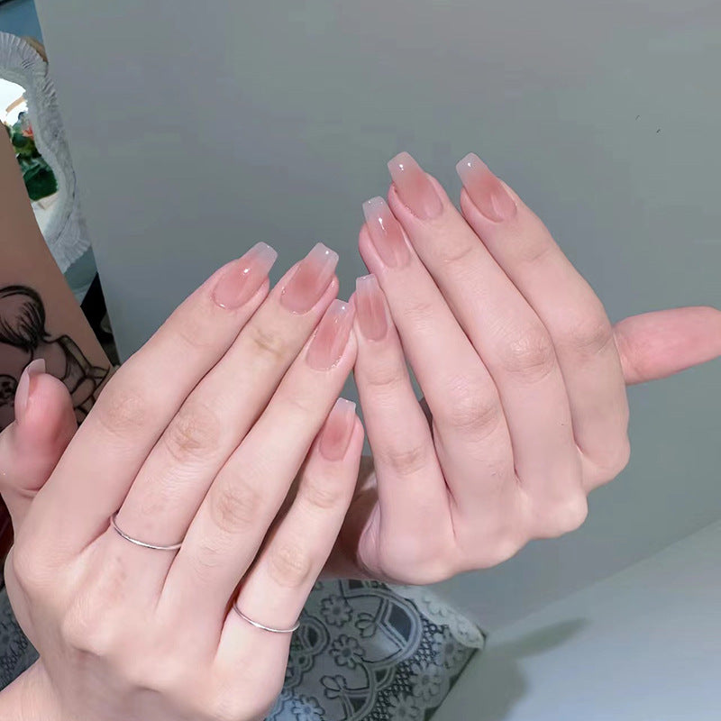 Elegant and natural artificial nails Kalsten