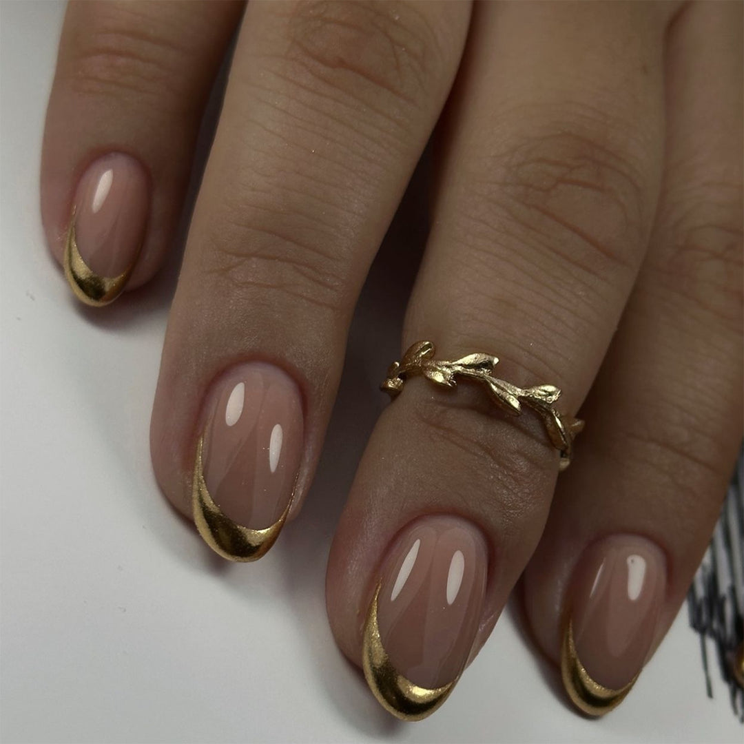 Artful Gel Nail Art with Elegant Gold Tip Kalsten