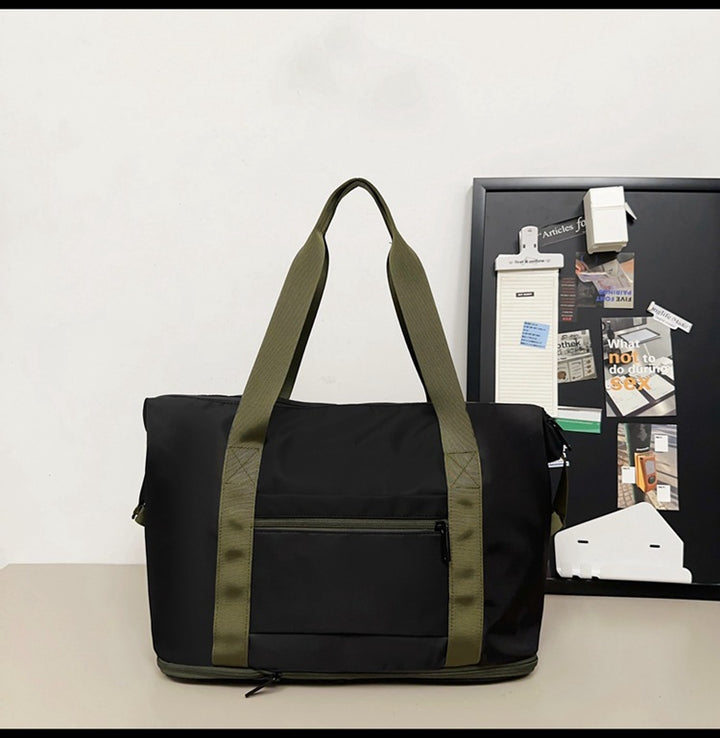 Spacious sports and travel bag with water-repellent material Kalsten