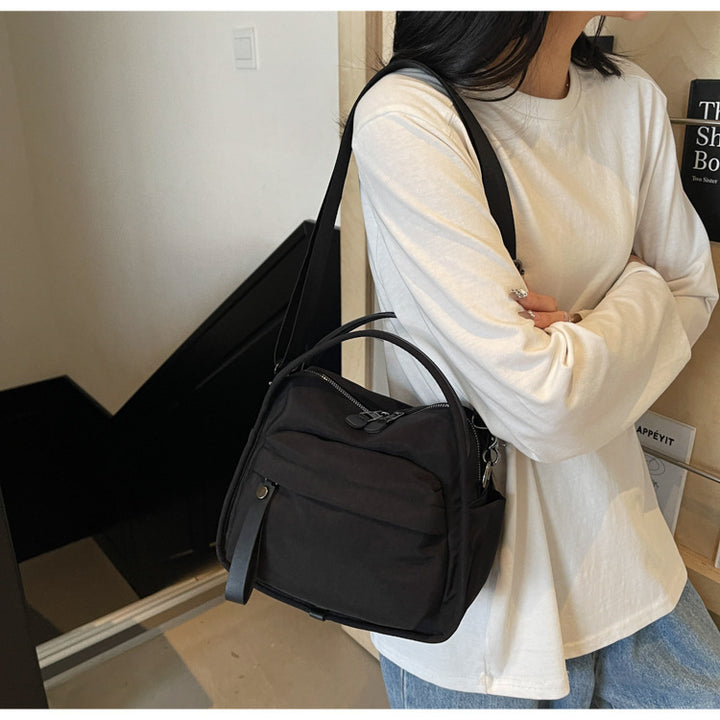 Fashionable shoulder bag with innovative structure and detachable carrying strap Kalsten