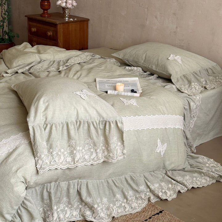 Romantic linen-look bedding set with lace trim and butterfly applique