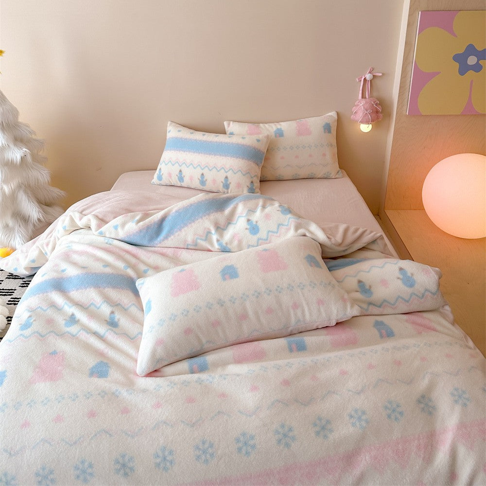 Cozy thermal fleece bedding set with winter motif and reversible side