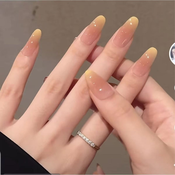 Artificial nails with elegant ombre look Kalsten