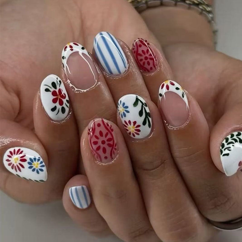Art nail set with floral and graphic patterns Kalsten