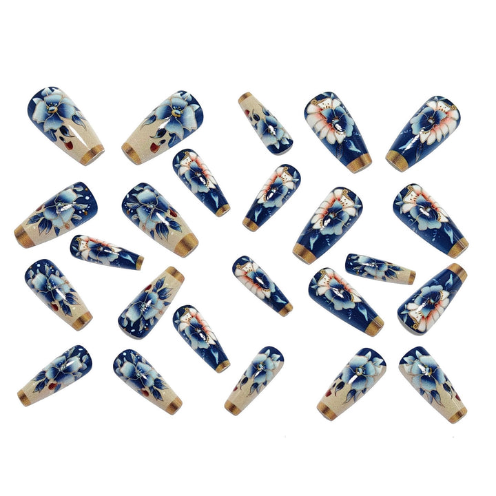Artificial nails with floral and glamorous 3D applications Kalsten