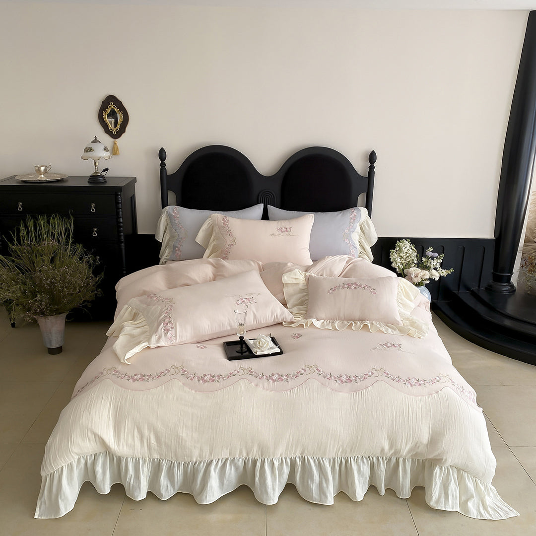 Vintage-inspired bedding set made of cotton-linen with delicate rose embroidery and gathered frill
