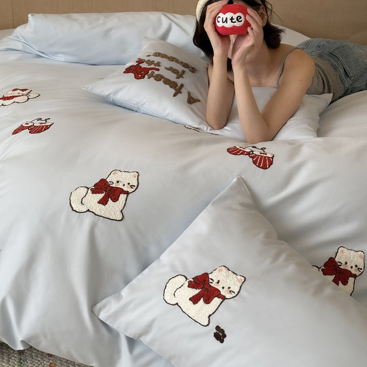 Cotton satin duvet cover set with chenille cat appliqués and fine satin quality