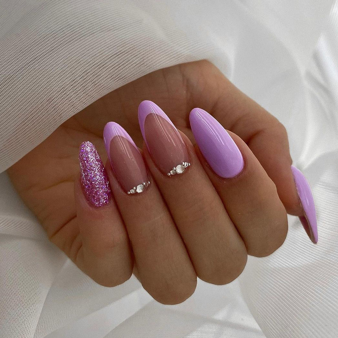 Artful Nail Art with Glitter and Ombre Effects Kalsten