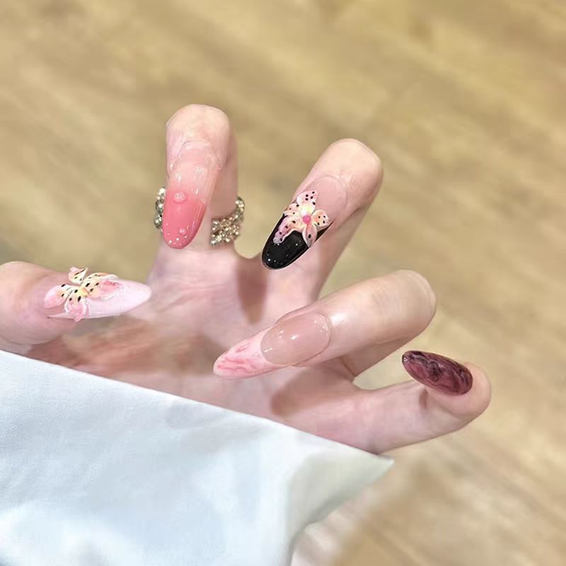 Artistic Floral Press-On Nail Set