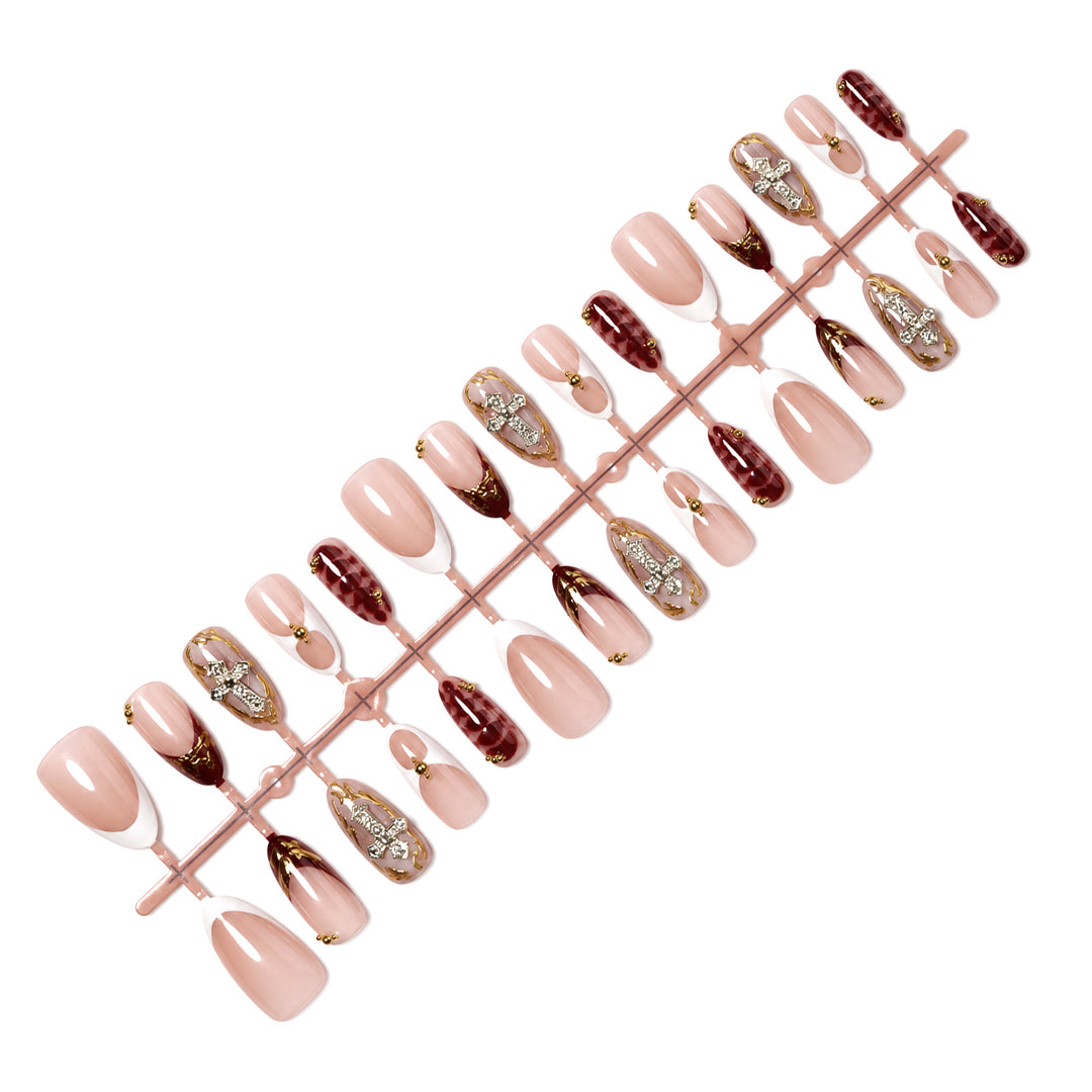 Artificial nails with elegant glitter and jewelry details Kalsten