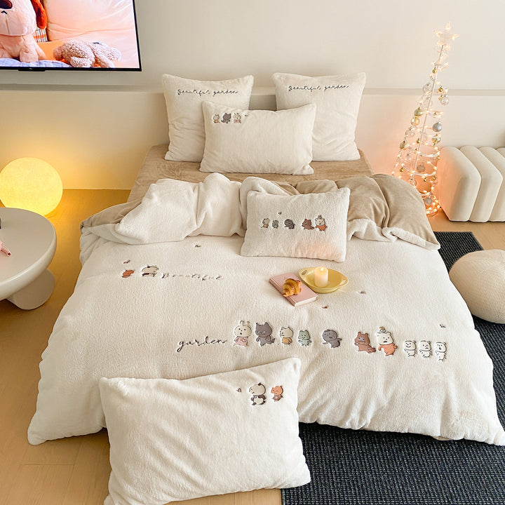 Fluffy bedding set with embroidered cartoon animals and Sherpa surface