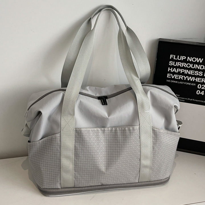 Multifunctional sports and travel bag with innovative compartment arrangement Kalsten